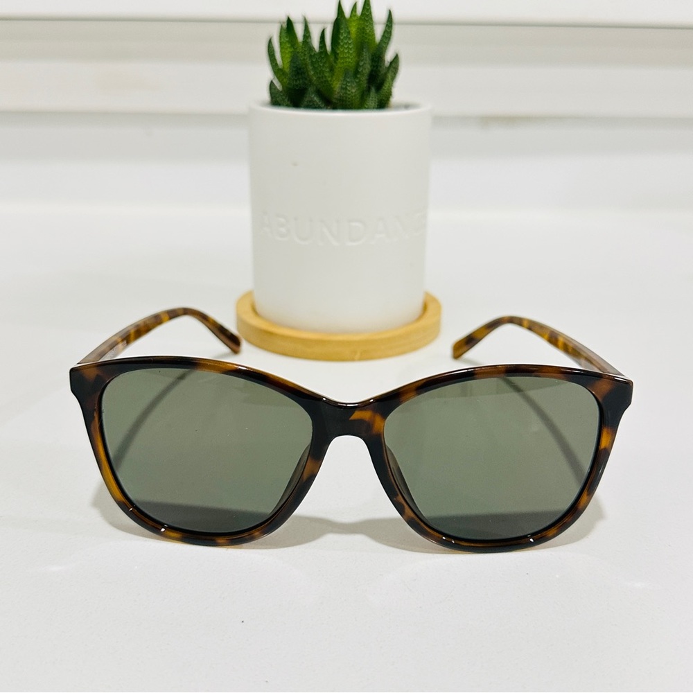 Le Specs Entitlement Sunglasses in tier
